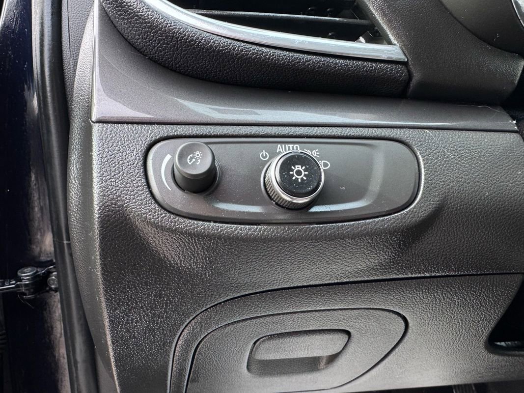 Used 2021 Buick Encore Preferred image 11