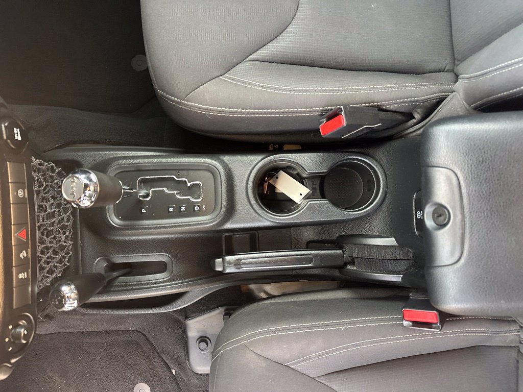 Used 2017 Jeep Wrangler Unlimited Sahara w/ Connectivity Group AWD/4WD image 33