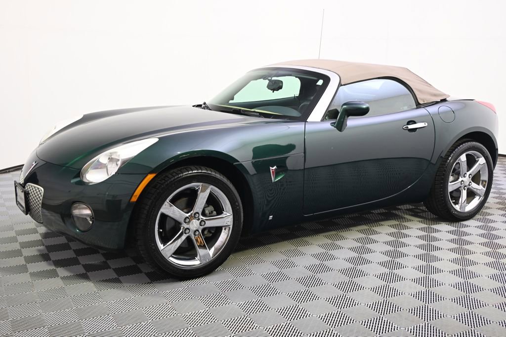 Used 2007 Pontiac Solstice Convertible w/ Premium Package RWD image 2