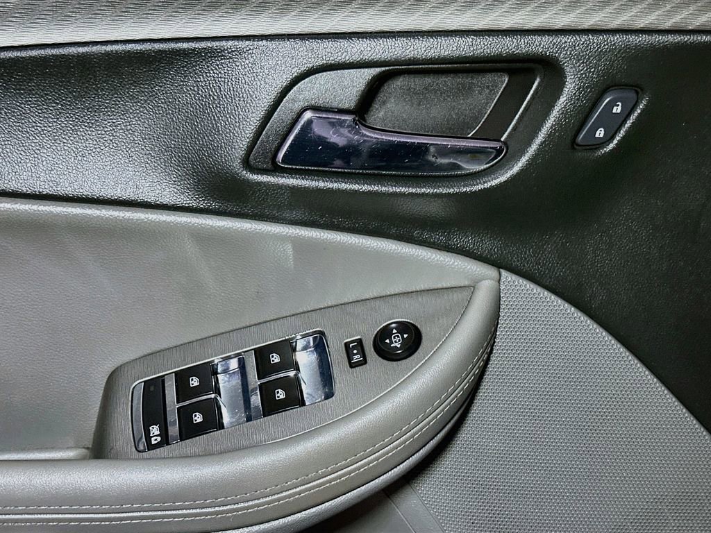Used 2017 Chevrolet Impala LS w/ Protection Package image 15