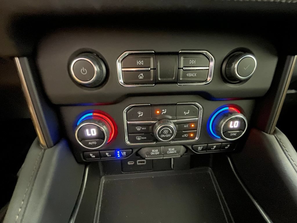 Used 2023 Chevrolet Suburban High Country AWD/4WD image 29