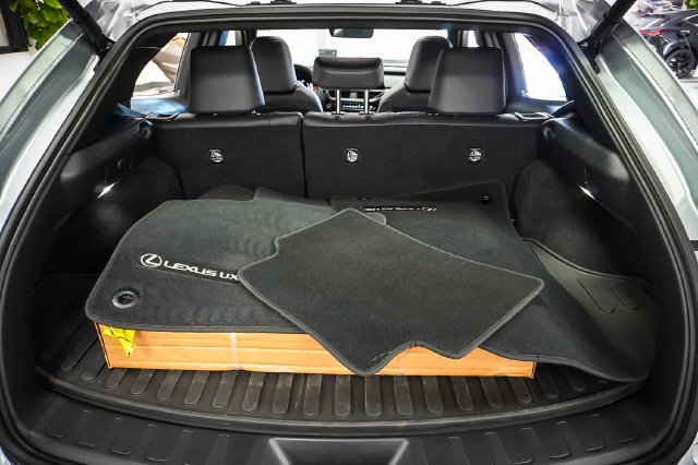 Certified 2025 Lexus UX 300h FWD w/ Accessory Package (Z2) image 21