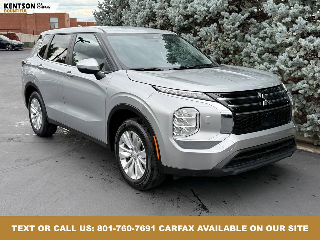 Used 2025 Mitsubishi Outlander ES image 12