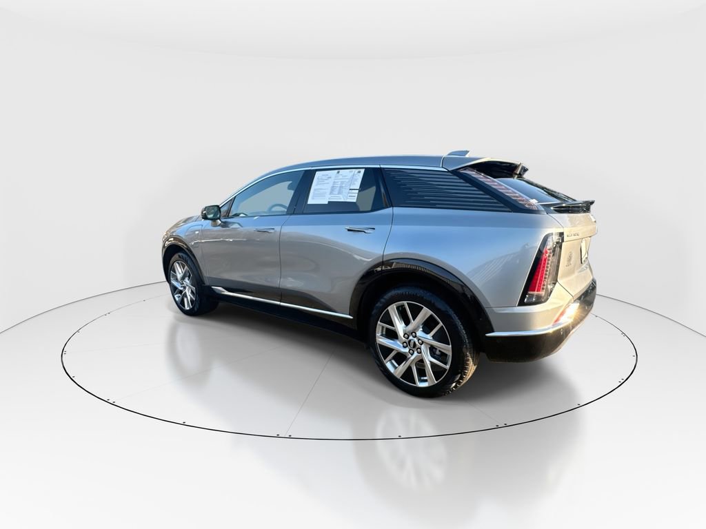 Used 2025 Cadillac Optiq Luxury 1 image 6