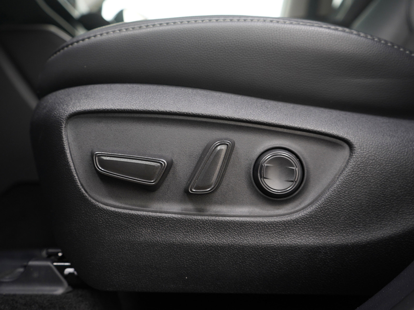 Used 2024 Toyota Highlander XLE image 24