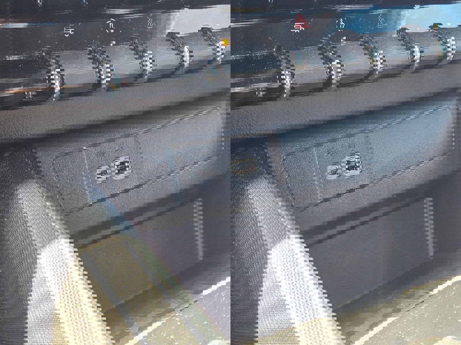 Used 2024 GMC Canyon Elevation image 18