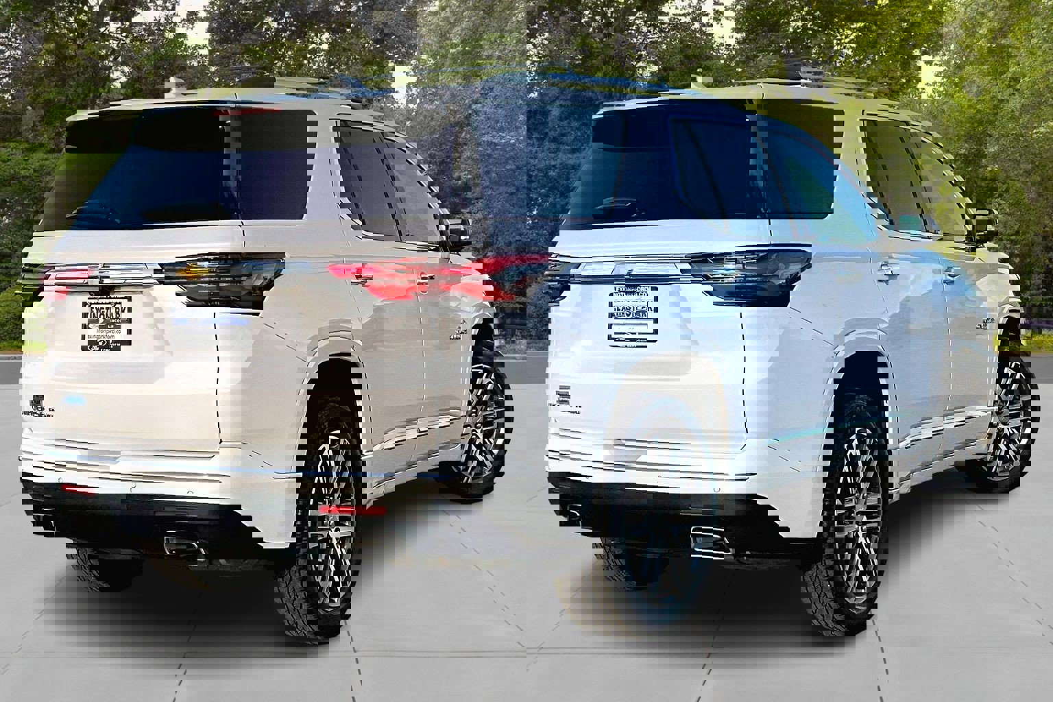 Used 2023 Chevrolet Traverse High Country image 5