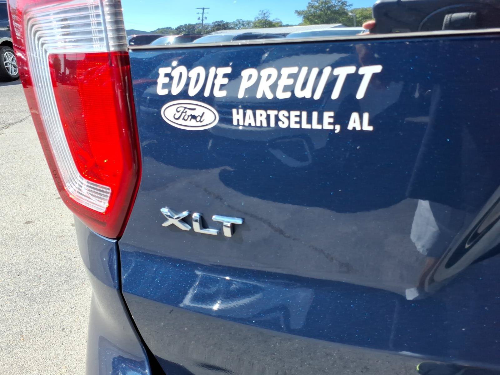 Used 2017 Ford Explorer XLT w/ Equipment Group 202A FWD image 8