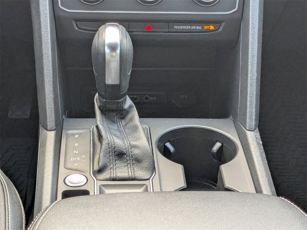 Used 2020 Volkswagen Atlas Cross Sport SE w/ Towing Package image 16