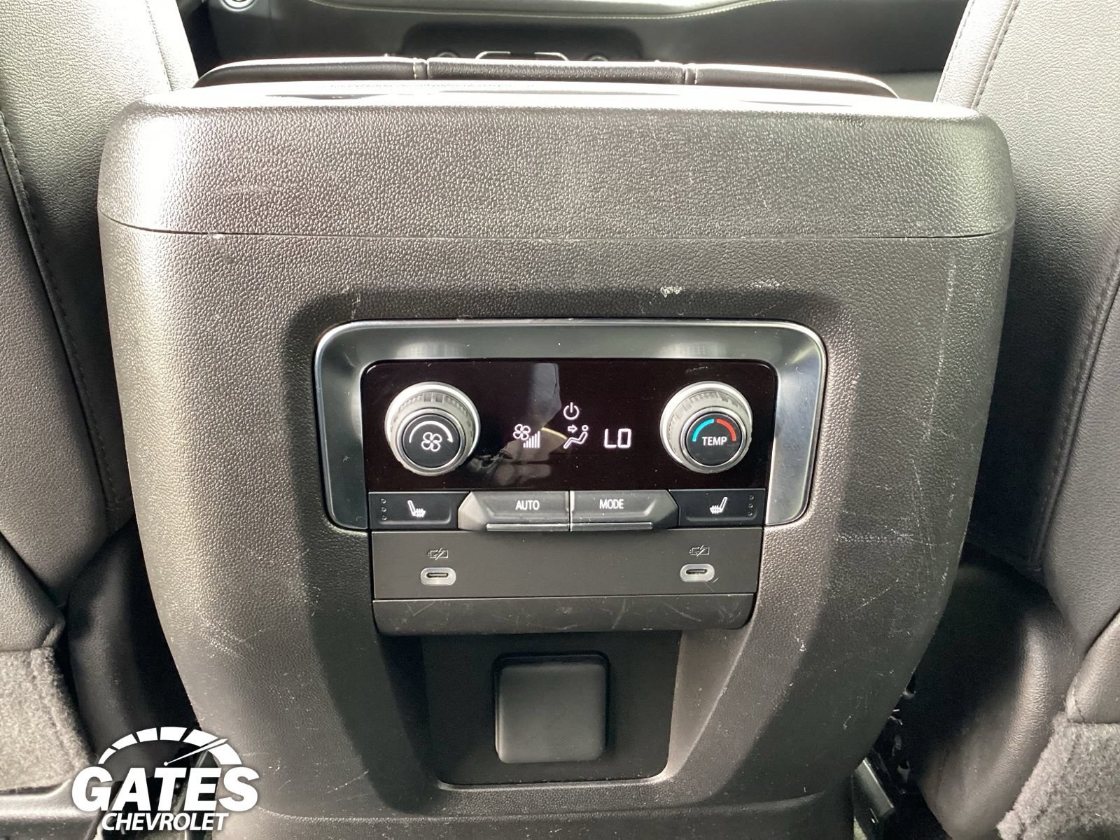 Used 2024 Chevrolet Tahoe Premier AWD/4WD image 18