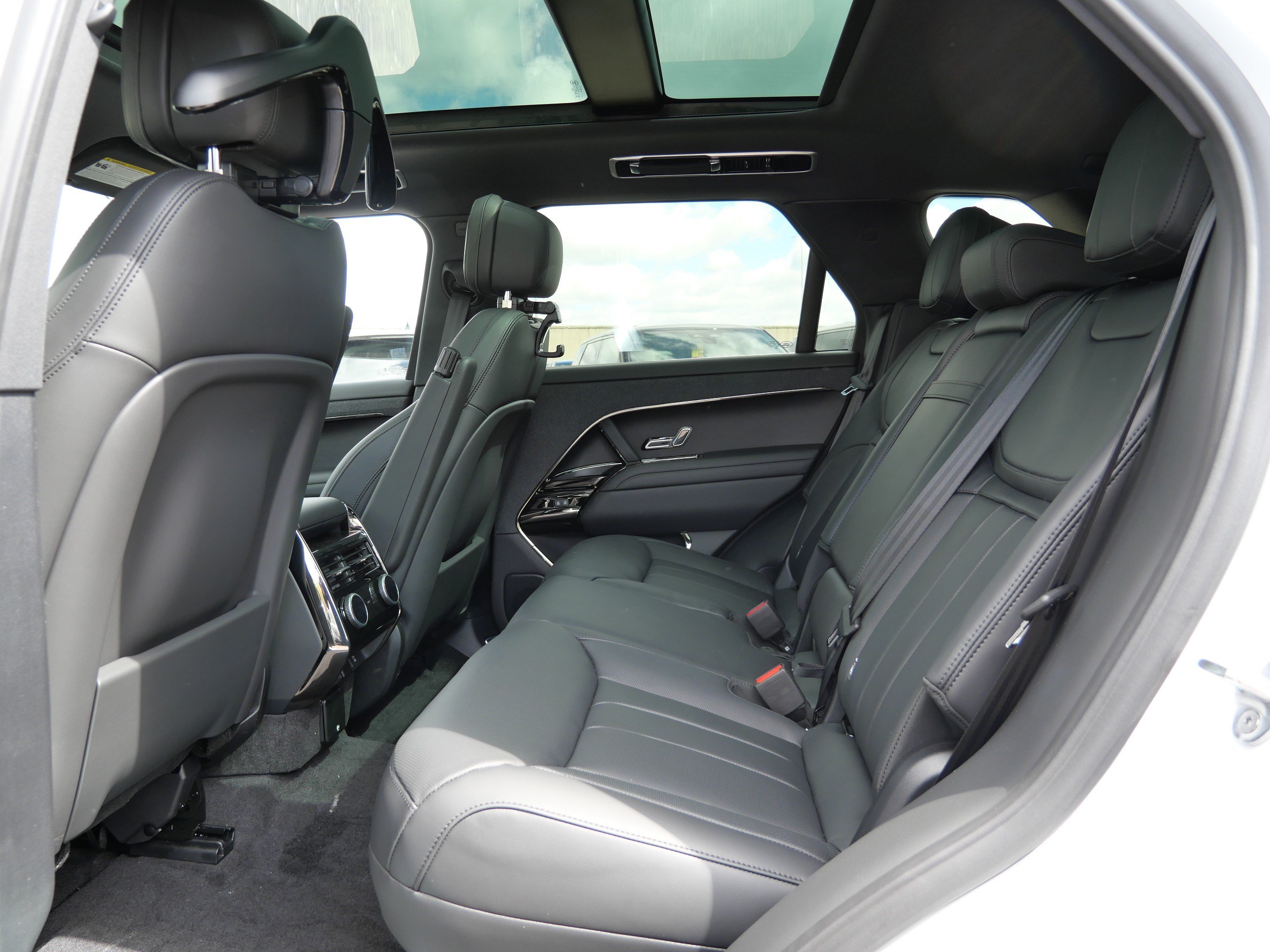 New 2026 Land Rover Range Rover Sport Dynamic SE AWD/4WD image 5