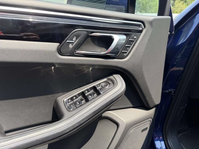 Certified 2024 Porsche Macan AWD/4WD image 18