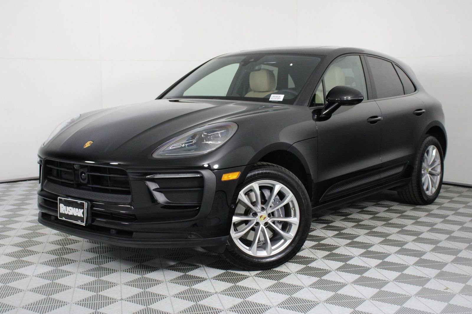 Certified 2025 Porsche Macan image 35
