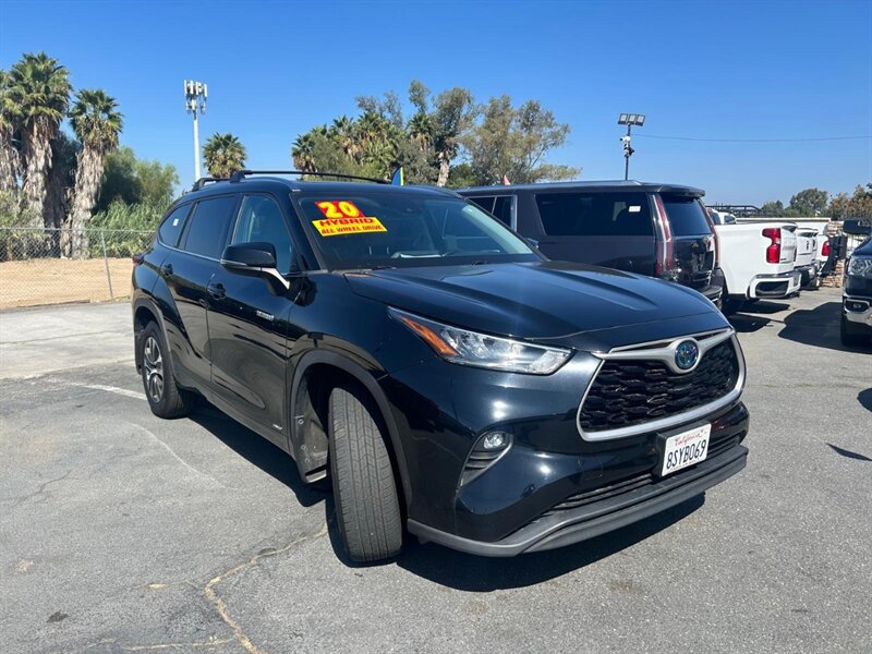 Used 2020 Toyota Highlander XLE AWD/4WD image 4