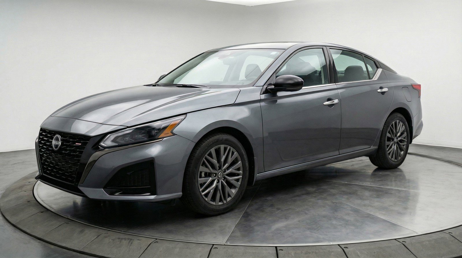 Used 2025 Nissan Altima 2.5 SV image 3