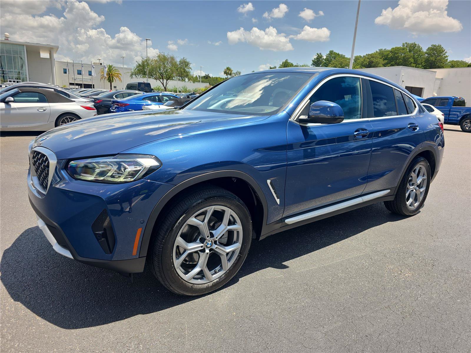 Used 2025 BMW X4 xDrive30i AWD/4WD image 7