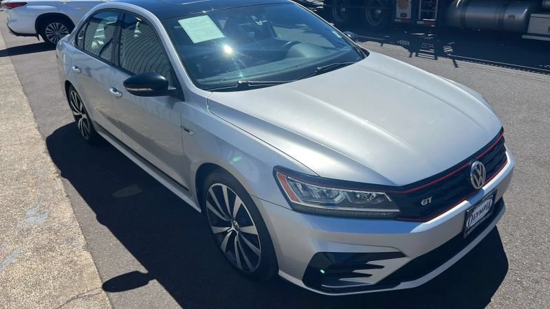 Used 2018 Volkswagen Passat 3.6 FWD image 3