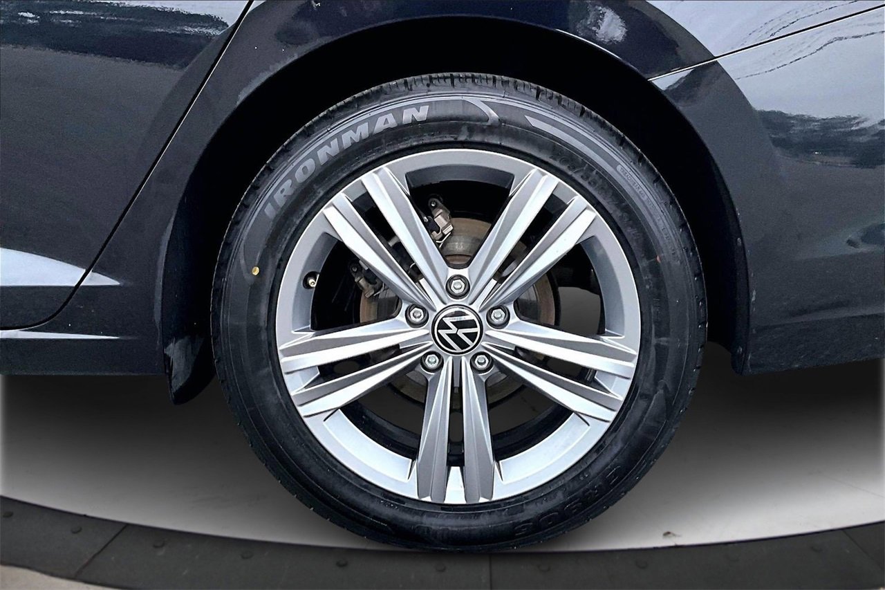 Used 2024 Volkswagen Jetta SE image 32