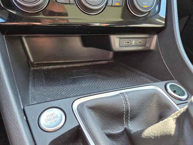 Certified 2023 Volkswagen Jetta SEL FWD image 21