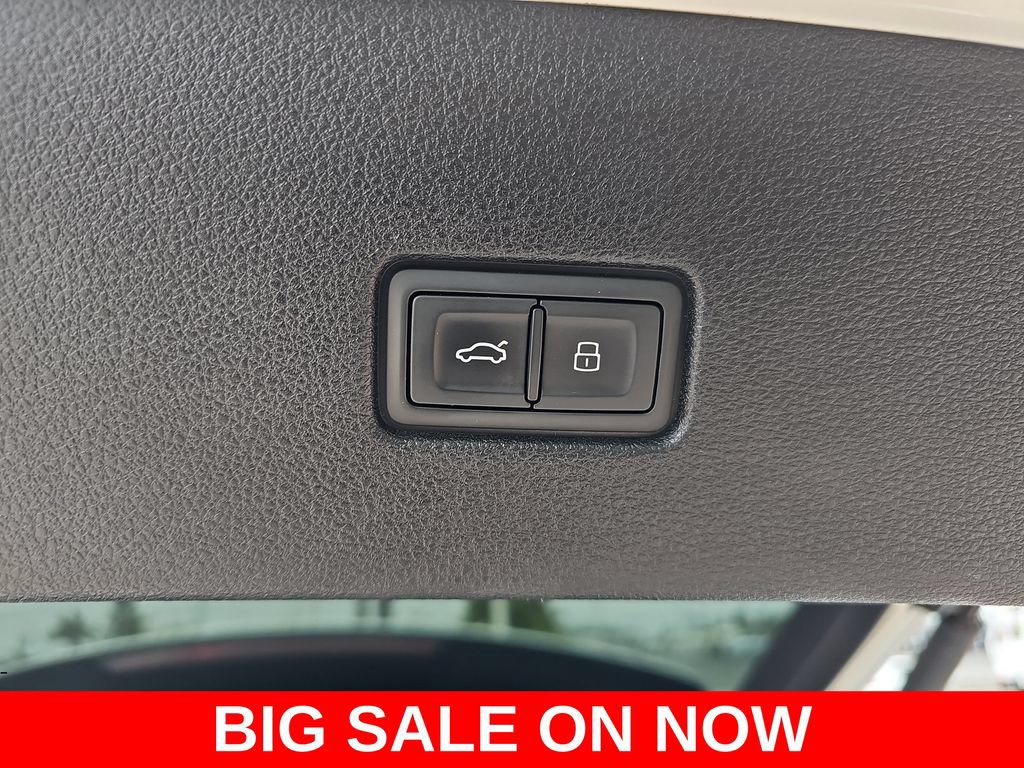 Used 2019 Audi Q8 Premium Plus w/ Premium Plus AWD/4WD image 13