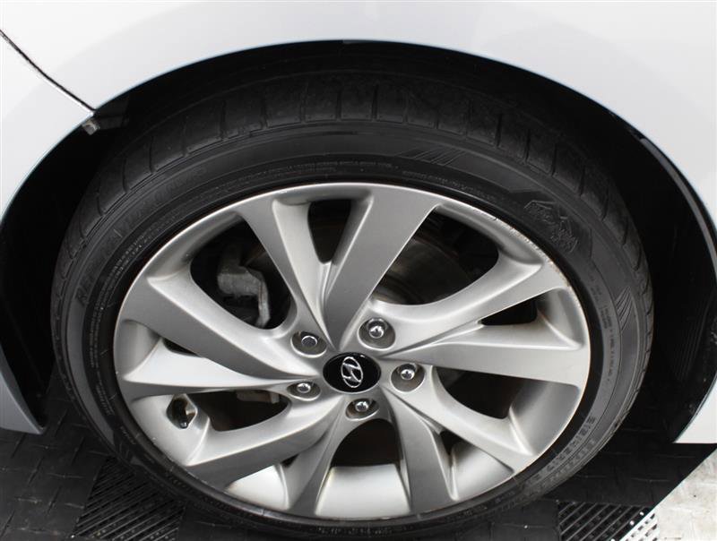 Used 2016 Hyundai Veloster image 19