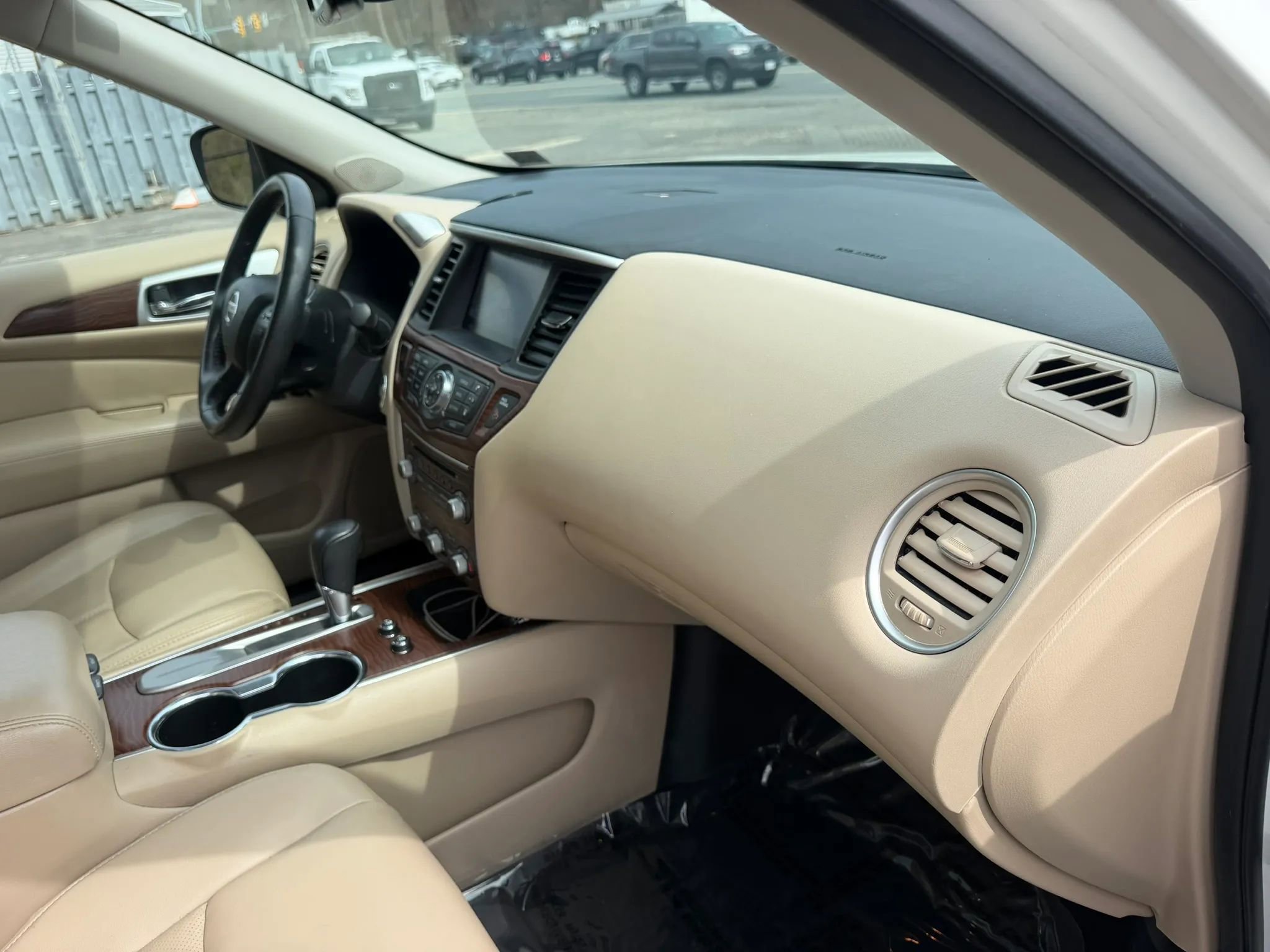 Used 2020 Nissan Pathfinder Platinum image 19
