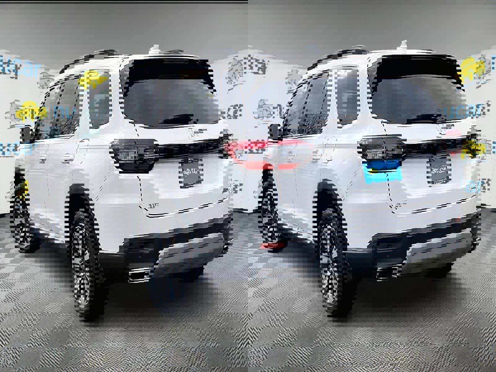 Used 2025 Honda Pilot Touring image 4