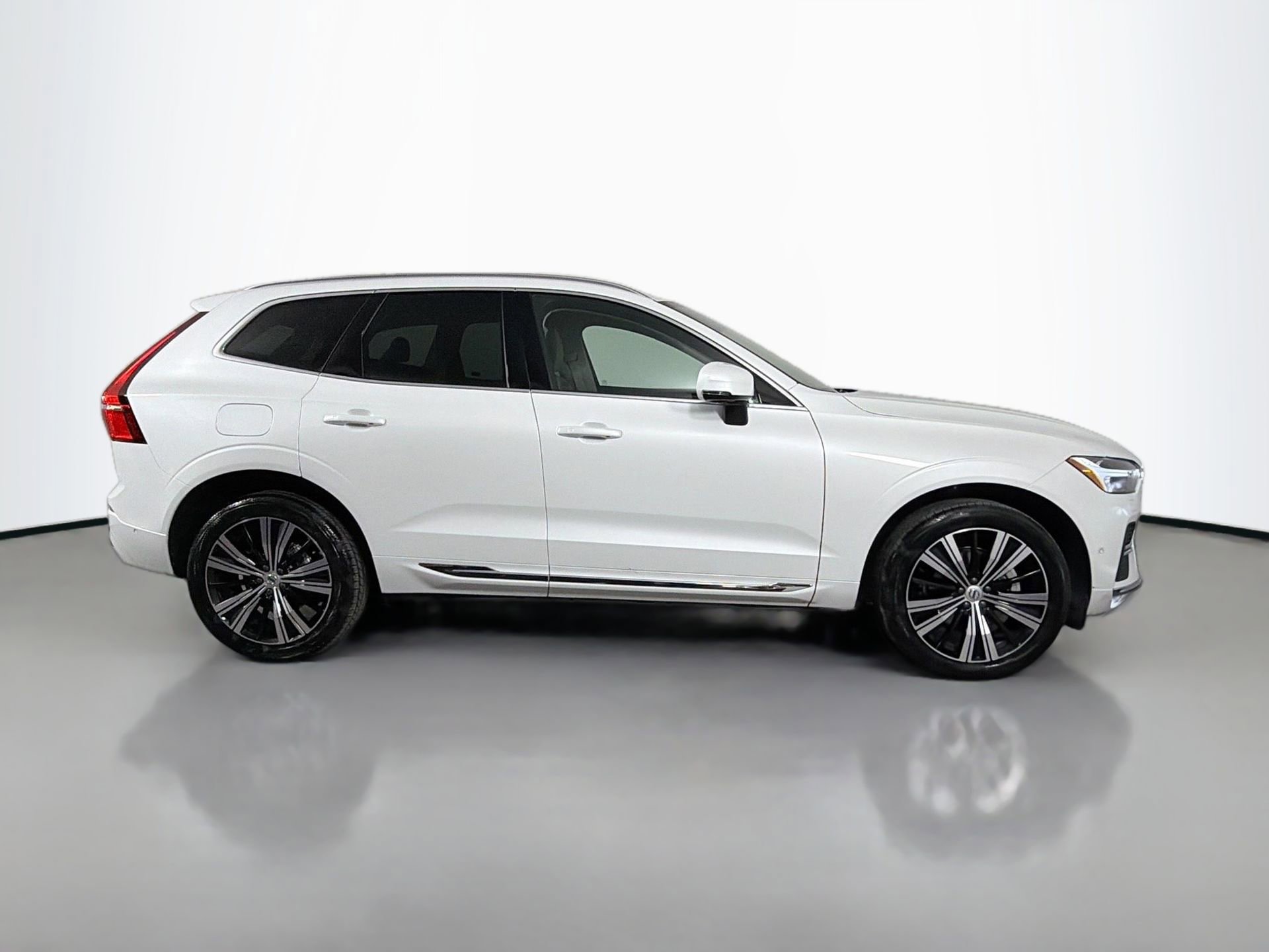 Certified 2023 Volvo XC60 B5 Plus w/ Protection Package Premier FWD image 5