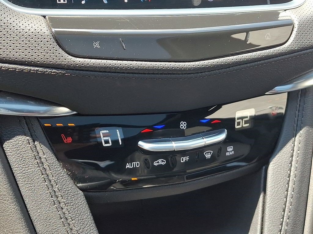 Certified 2024 Cadillac XT6 Luxury w/ LPO, Floor Liner Package AWD/4WD image 20