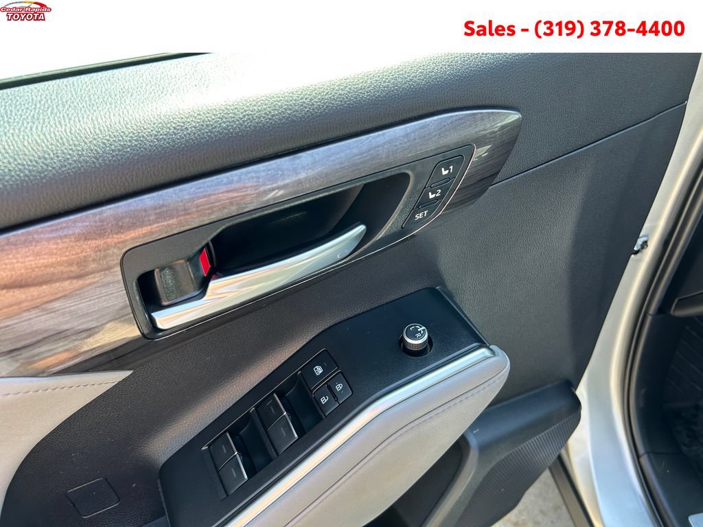 Certified 2021 Toyota Highlander Limited AWD/4WD image 13