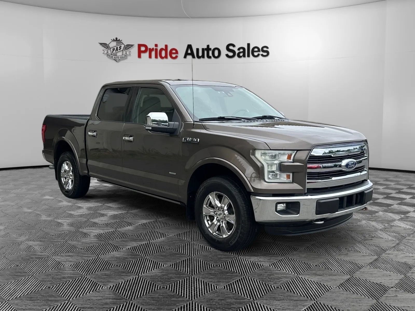Used 2015 Ford F150 Lariat w/ Equipment Group 502A Luxury AWD/4WD image 3