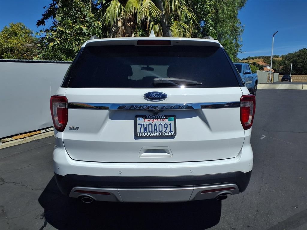 Used 2017 Ford Explorer XLT FWD image 6