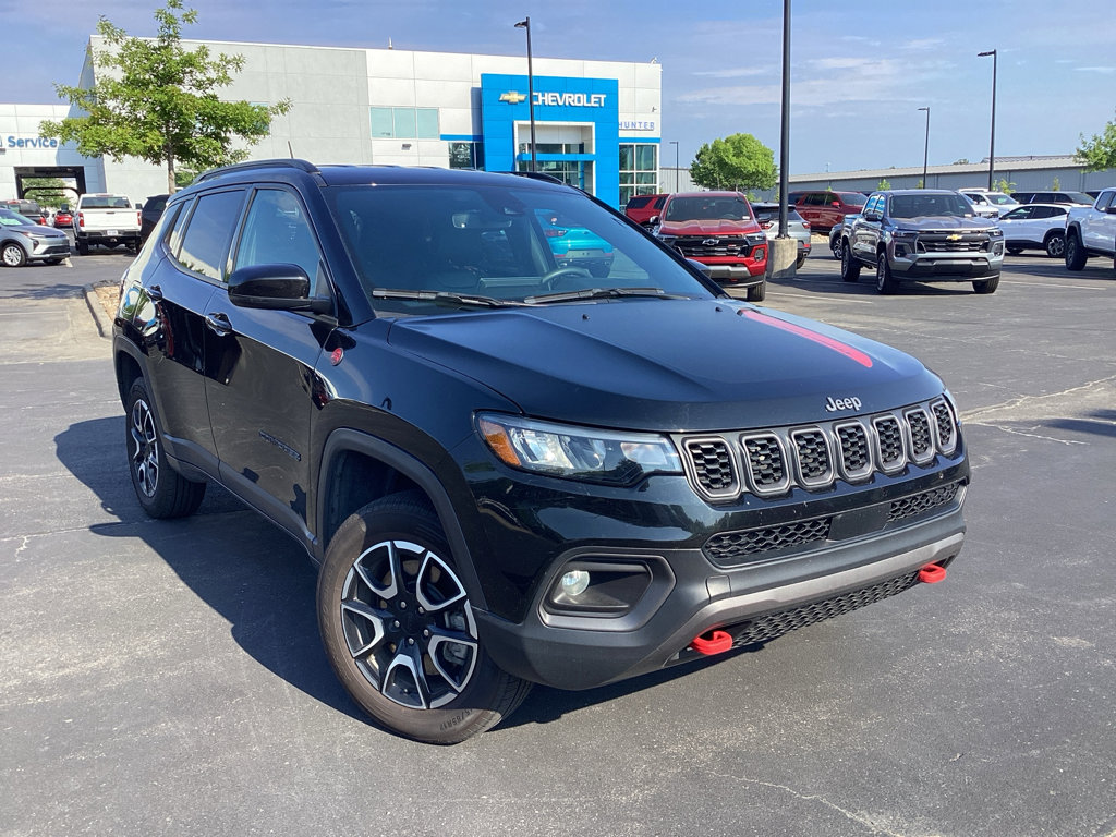 Used 2024 Jeep Compass Trailhawk AWD/4WD video 1