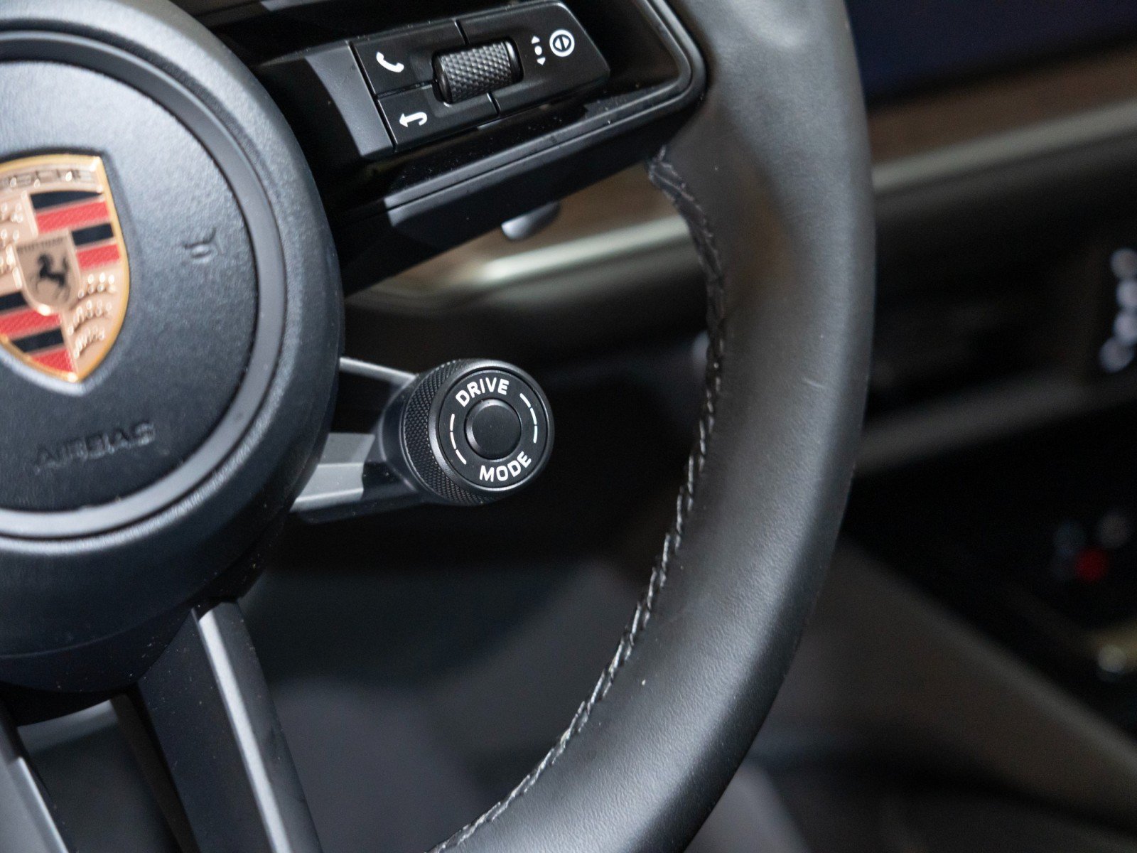 Certified 2026 Porsche Cayenne E-Hybrid AWD/4WD image 23