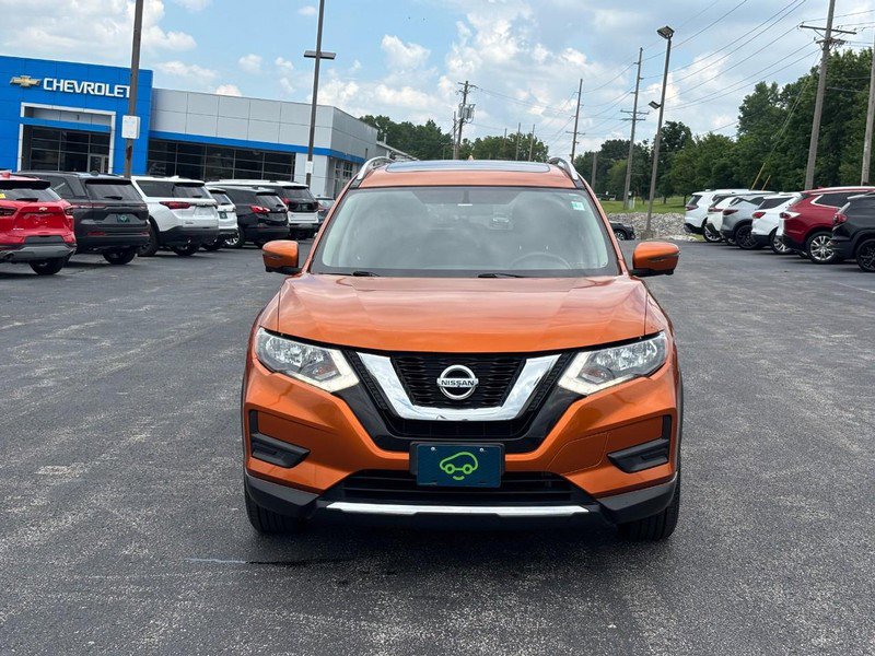 Used 2017 Nissan Rogue SV FWD image 2