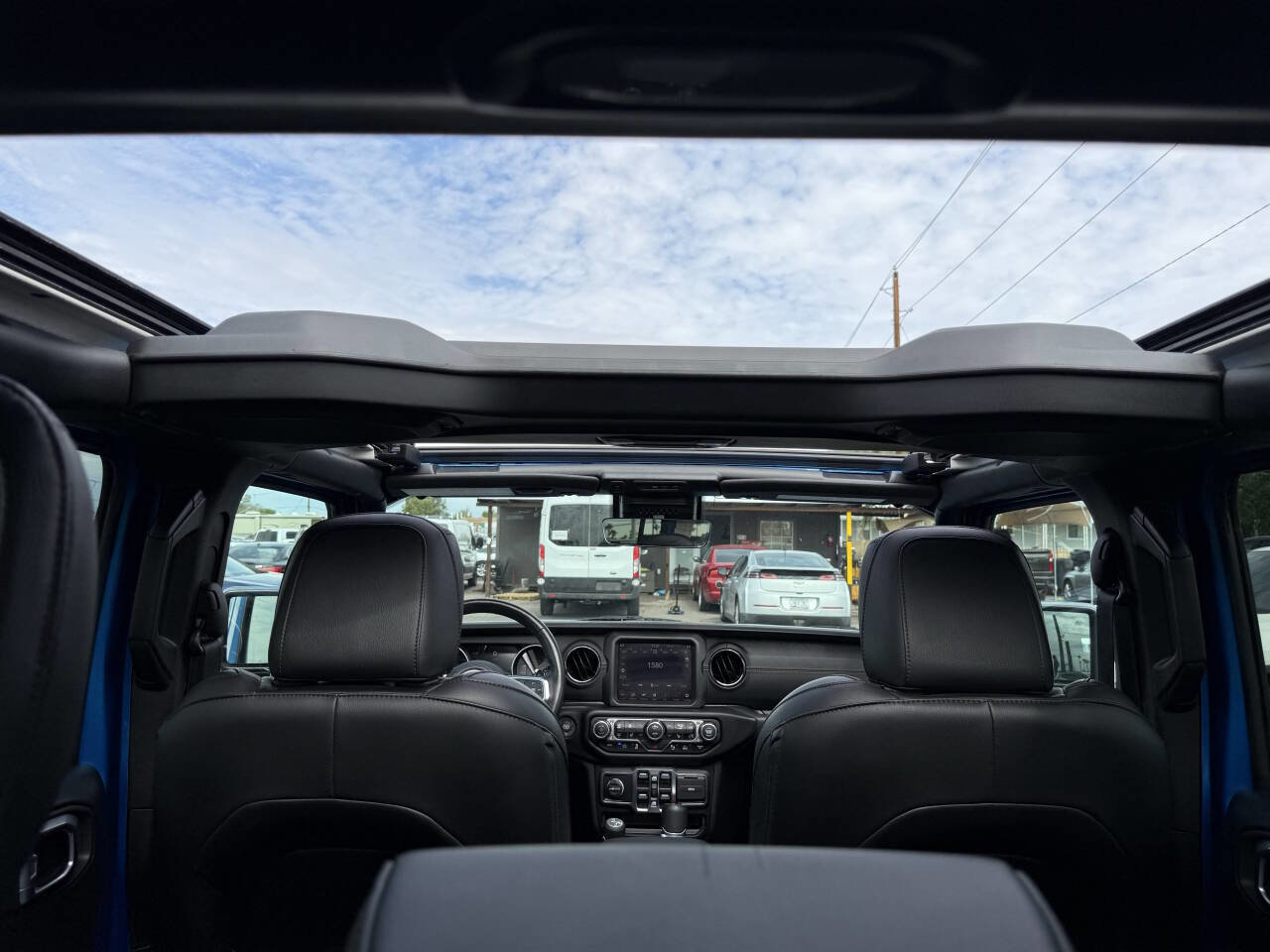 Used 2022 Jeep Wrangler Unlimited Sahara image 32