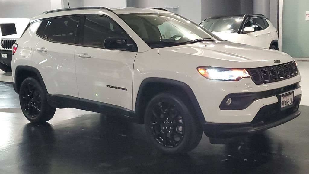 Used 2026 Jeep Compass Latitude AWD/4WD image 3