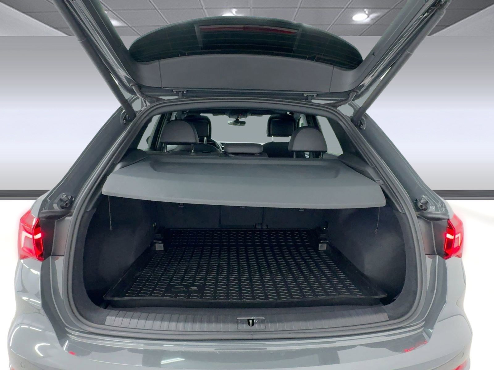 Used 2020 Audi Q3 2.0T Premium w/ Convenience Package image 28