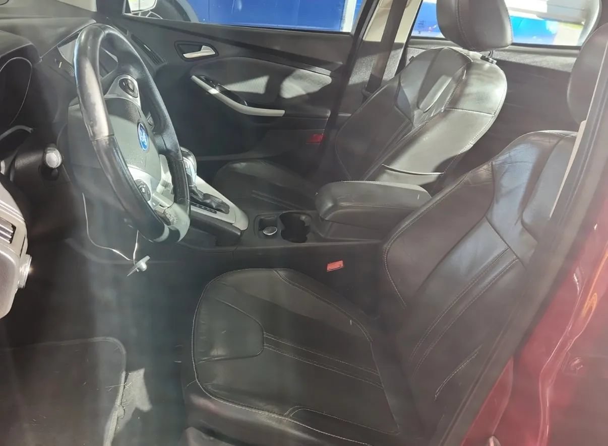 Used 2014 Ford Focus SE w/ Equipment Group 201A FWD image 8