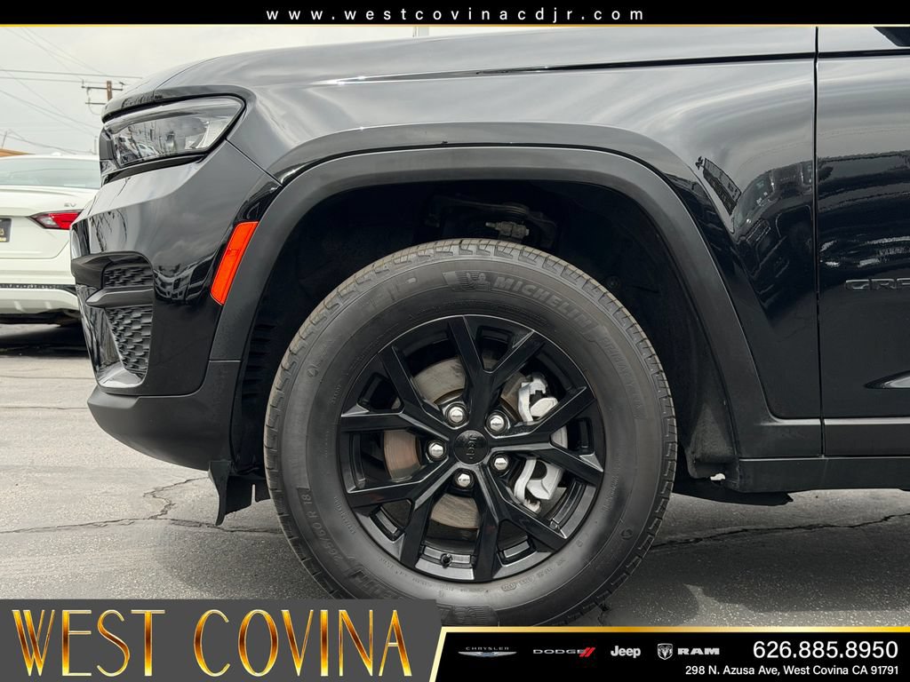 Used 2025 Jeep Grand Cherokee Altitude RWD image 12