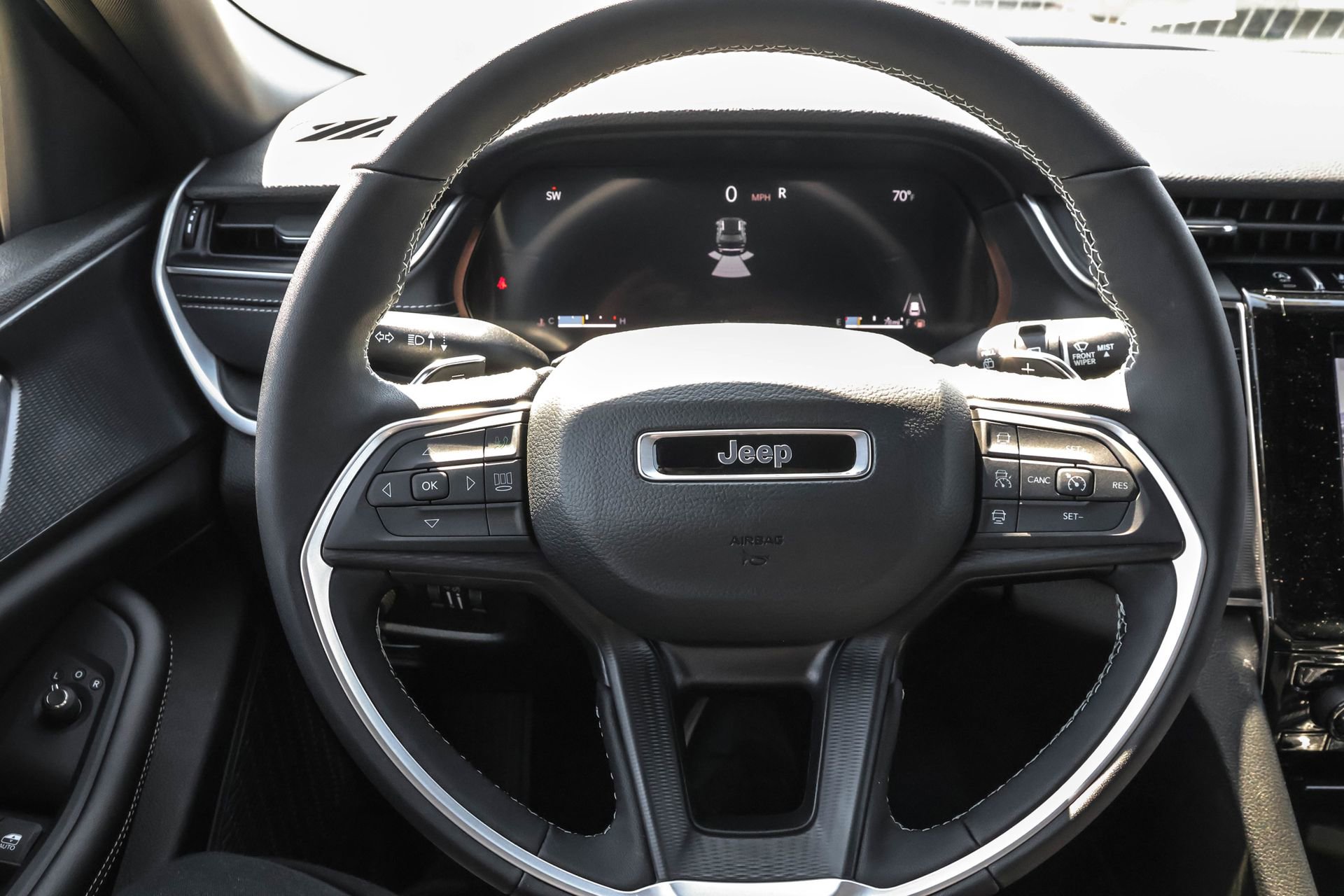 New 2025 Jeep Grand Cherokee Altitude image 27