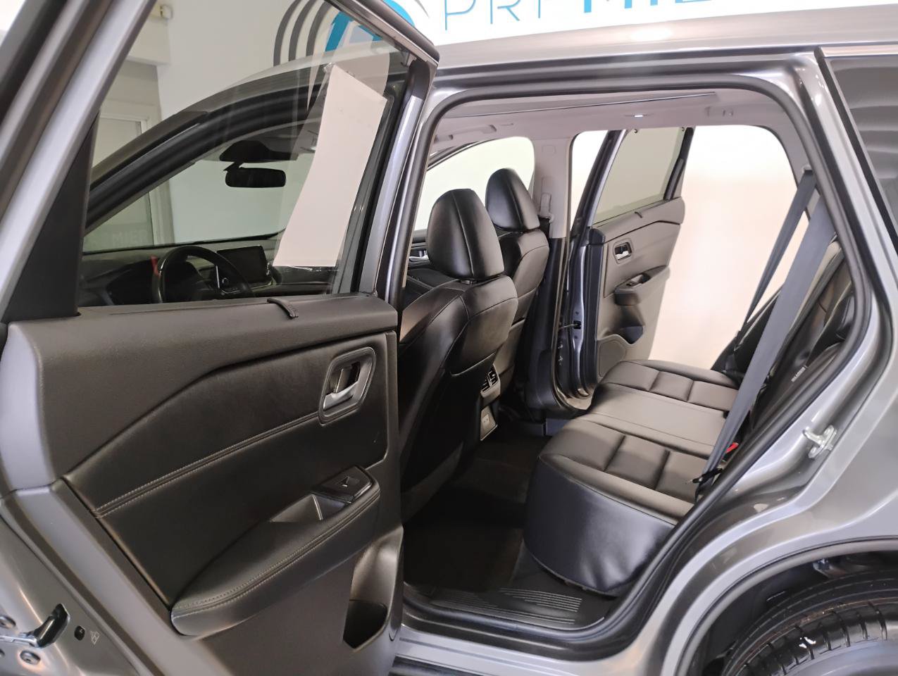 Used 2024 Nissan Rogue SV w/ SV Premium Package AWD/4WD image 37