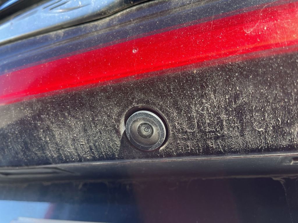 Used 2023 Chrysler Pacifica Touring-L image 8