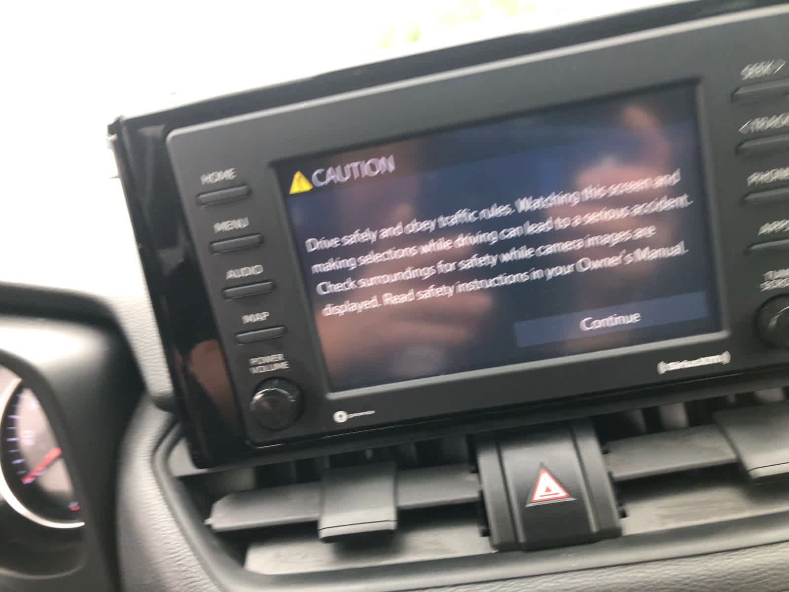 Used 2021 Toyota RAV4 LE AWD/4WD image 14