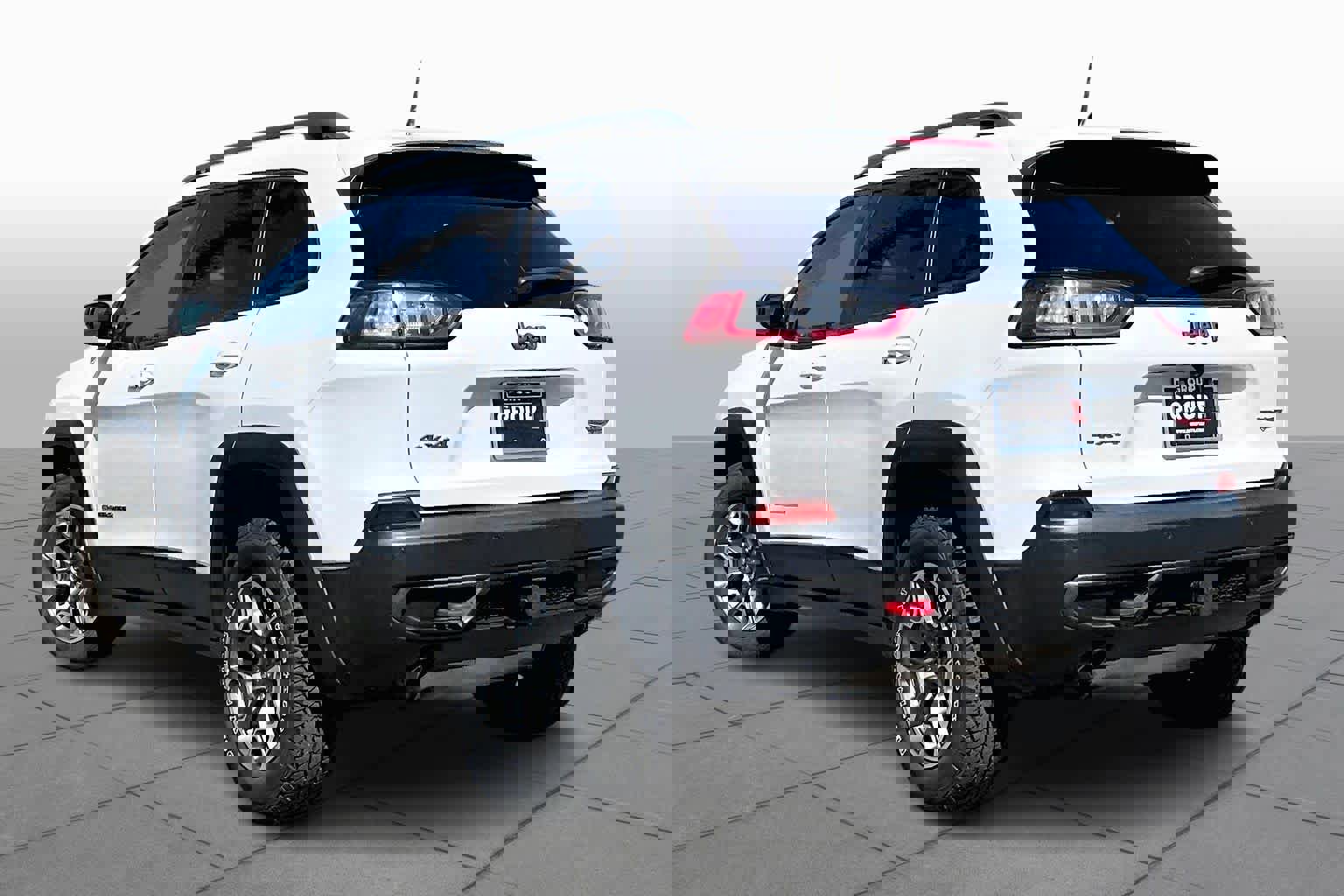 Used 2020 Jeep Cherokee Trailhawk w/ Cold Weather Group image 12