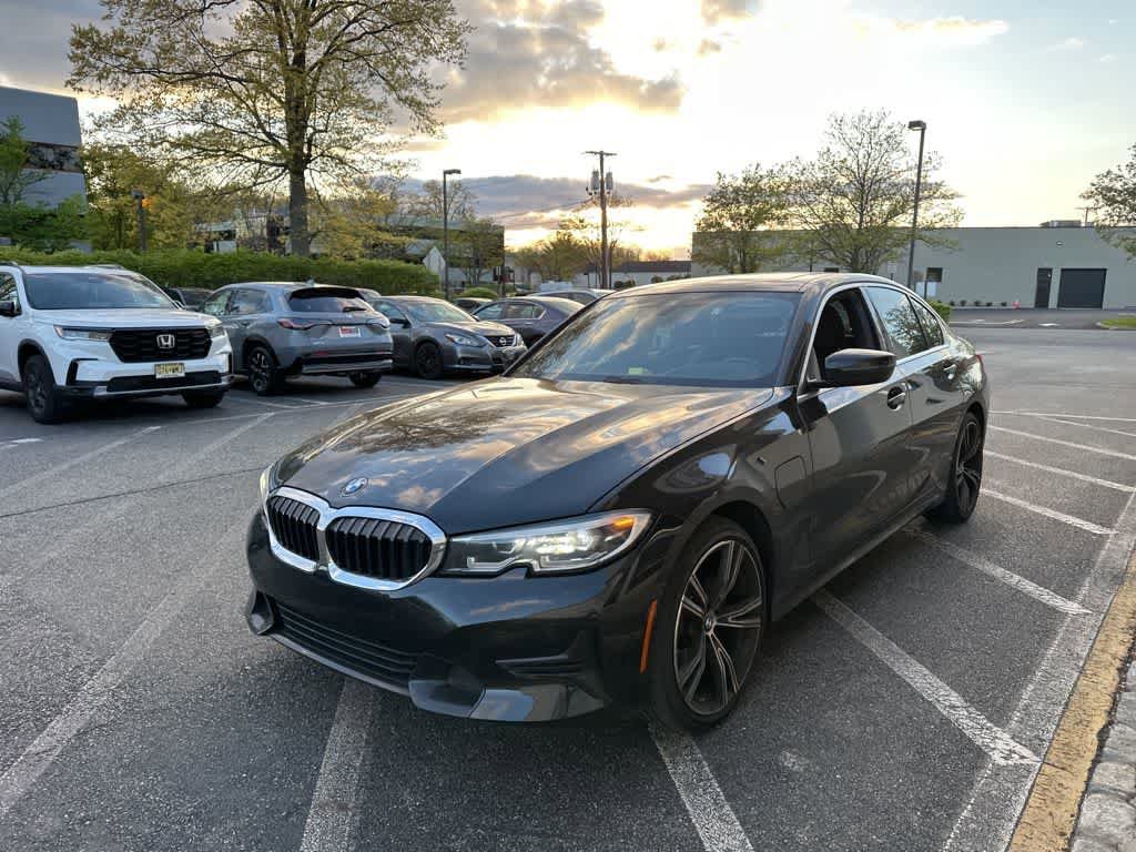 Used 2021 BMW 330e xDrive w/ Premium Package image 2