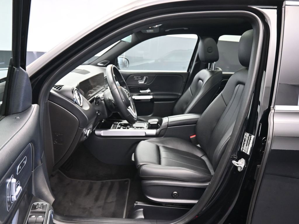 Used 2021 Mercedes-Benz GLB 250 4MATIC w/ Premium Package image 13