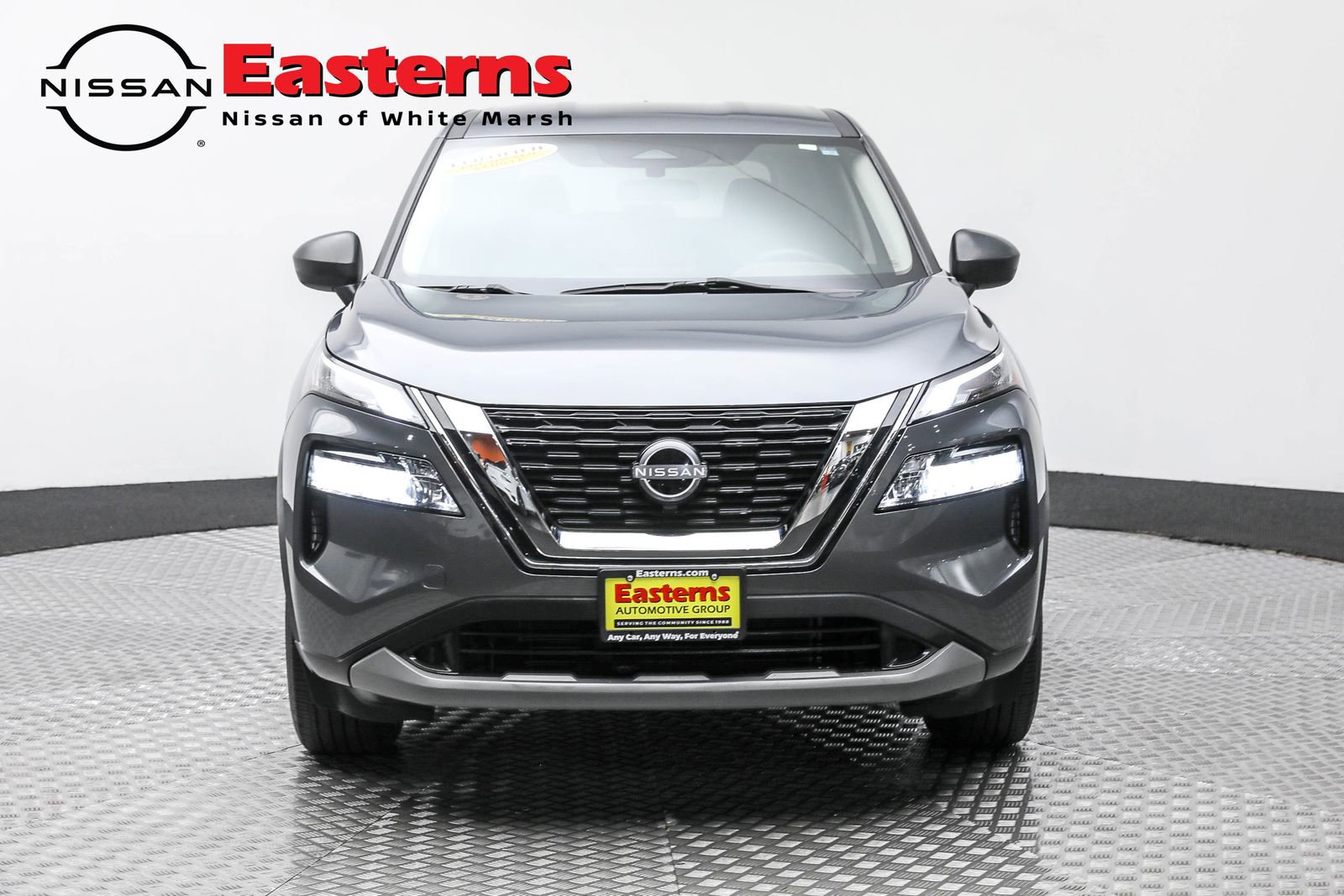 Used 2023 Nissan Rogue S image 2