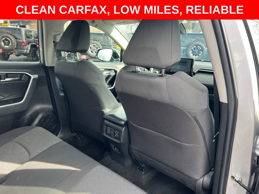 Used 2022 Toyota RAV4 XLE AWD/4WD image 28