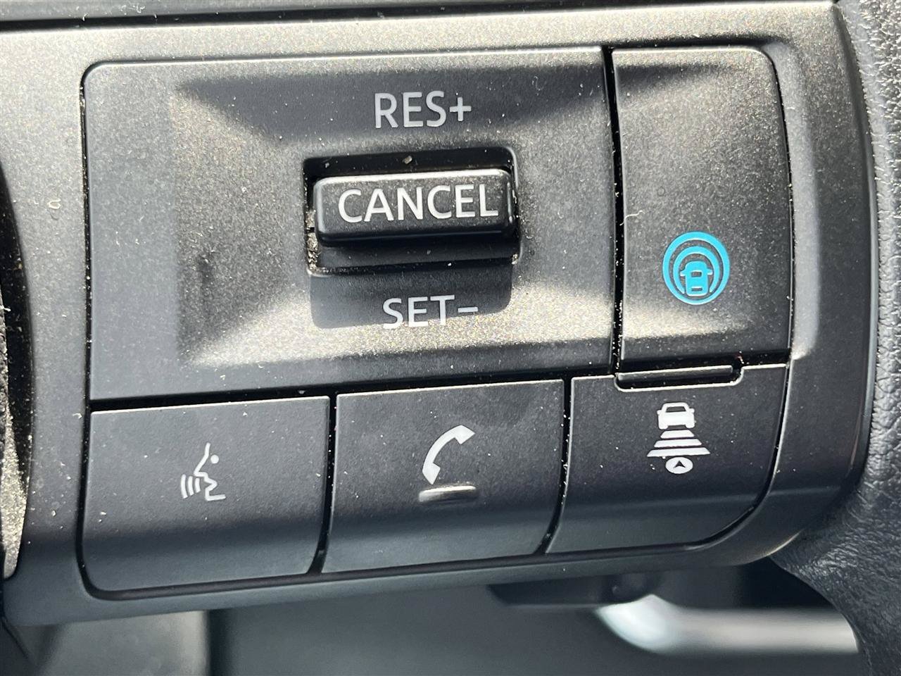 Used 2024 Nissan Rogue SV FWD image 23